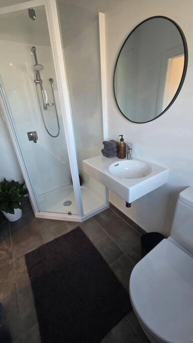 Apartment 2 - Haddin Court - Stunning Executive Blenheim Ngoại thất bức ảnh