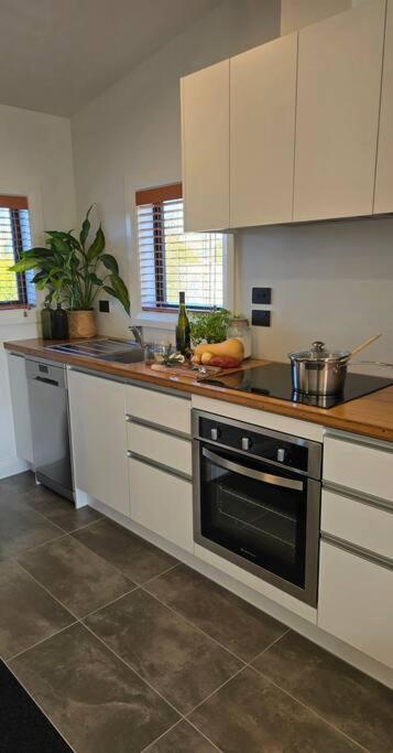 Apartment 2 - Haddin Court - Stunning Executive Blenheim Ngoại thất bức ảnh